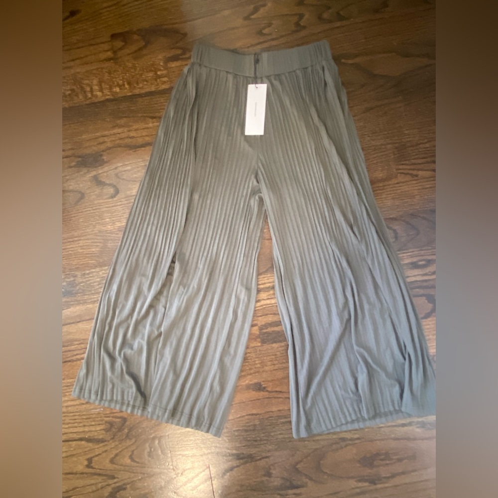 NWT Petal & Pup Olive Pleated Culottes Size US4